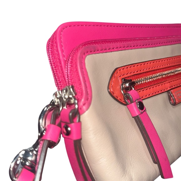 Coach Daisy Wristlet - Picture 5 of 6